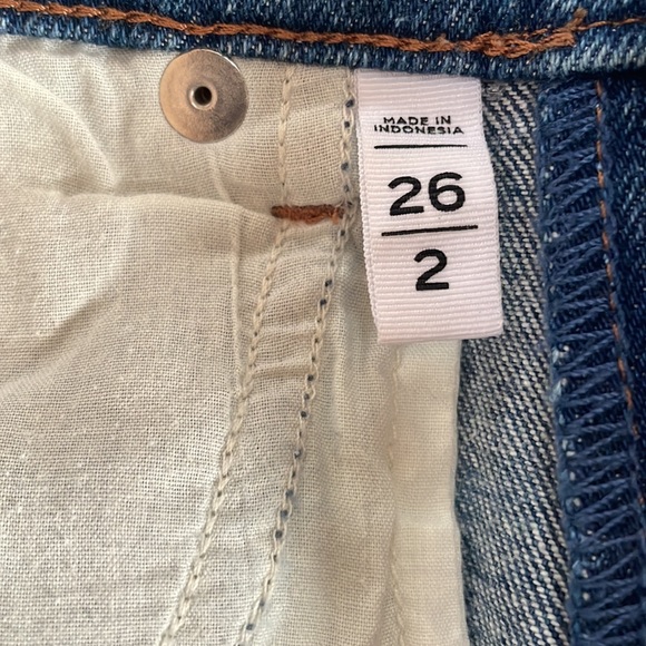 Loft jean shorts, size 2/26, approximately 3in inseam - Picture 4 of 4